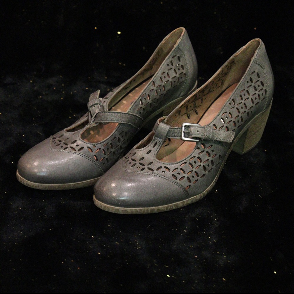 MJUS Mary Jane Style Shoe With Heel